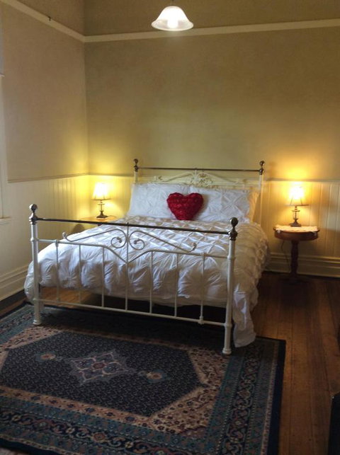 Clarence Cottage - Mackay Tourism 2