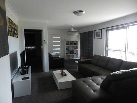 Yamba Norfolk Motel - Mackay Tourism 1