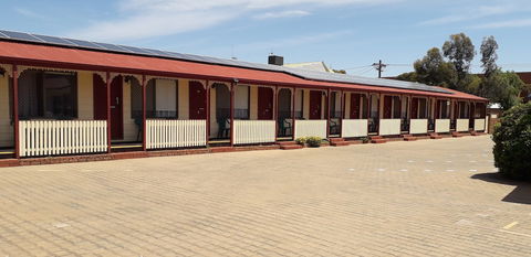 Daydream Motel And Apartments - Mackay Tourism 1