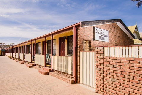 Daydream Motel And Apartments - Mackay Tourism 3