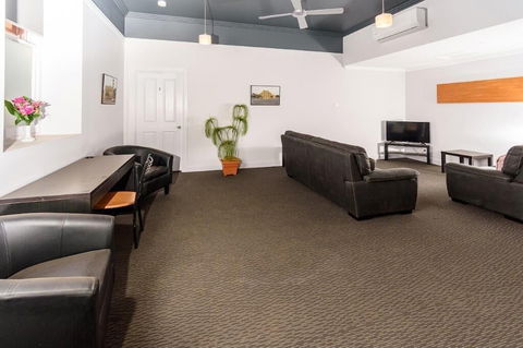 Daydream Motel And Apartments - Mackay Tourism 6