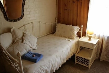 A Settler's Cottage - Mackay Tourism 3