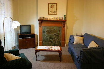 A Settler's Cottage - Mackay Tourism 2