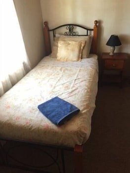 A Settler's Cottage - Mackay Tourism 4