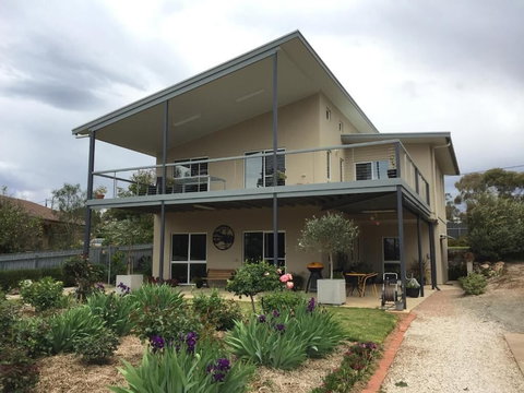 Lyreen's Apartment B&B - Mackay Tourism 1