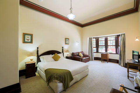 Petersons Armidale Winery & Guesthouse - Mackay Tourism 6