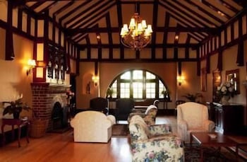 Petersons Armidale Winery & Guesthouse - Mackay Tourism 4