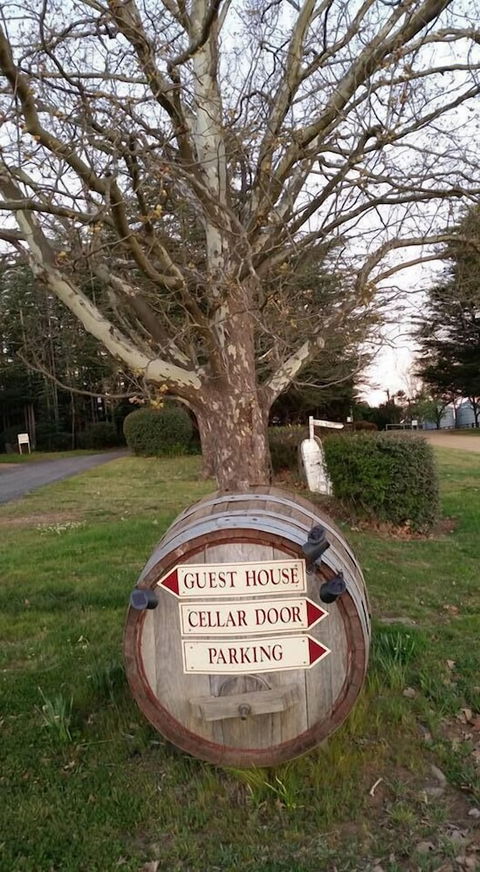 Petersons Armidale Winery & Guesthouse - Mackay Tourism 1