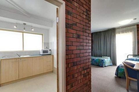 Enfield Motor Inn - Mackay Tourism 7