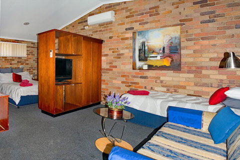 Rest Point Motor Inn - Mackay Tourism 4