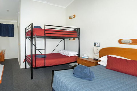 Rest Point Motor Inn - Mackay Tourism 5