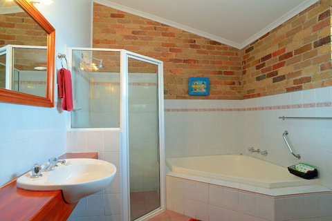 Rest Point Motor Inn - Mackay Tourism 7