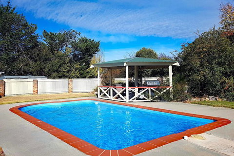 Rest Point Motor Inn - Mackay Tourism 1