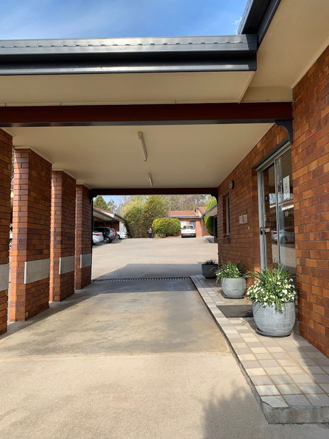 Peter Allen Motor Inn - Mackay Tourism 1