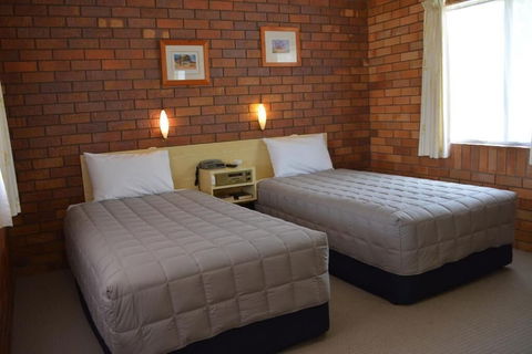 Peter Allen Motor Inn - Mackay Tourism 3
