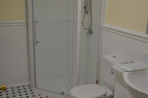 Roslyn House B & B - Mackay Tourism 0
