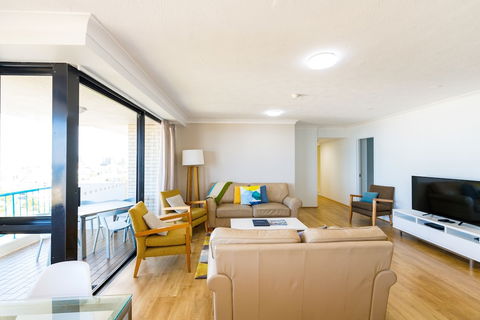 Burgess @ Kings Beach Apartments - Mackay Tourism 2