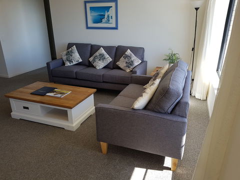 Burgess @ Kings Beach Apartments - Mackay Tourism 6