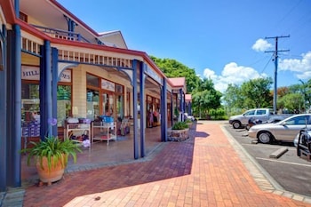 Treetops Seaview Montville - Mackay Tourism 2