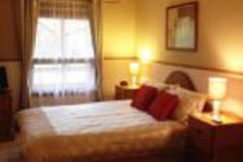 Southern Vales Bed & Breakfast - Mackay Tourism 0