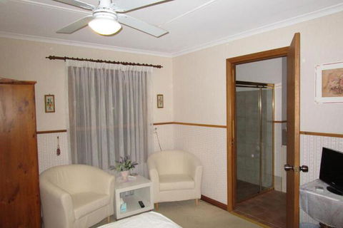 Southern Vales Bed & Breakfast - Mackay Tourism 4