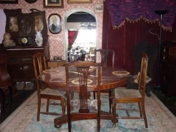 Old Colony Inn - Mackay Tourism 5