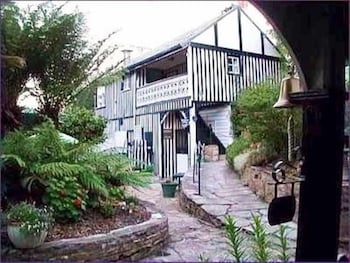 Old Colony Inn - Mackay Tourism 3