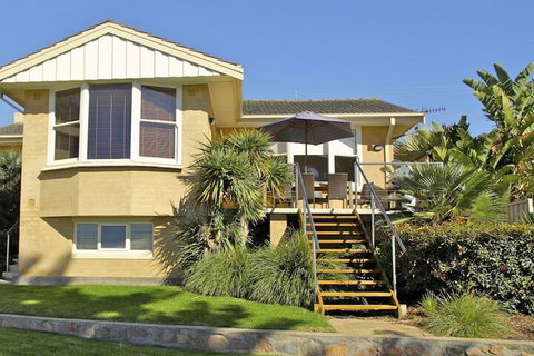 Bay 10 Accommodation - Mackay Tourism 3