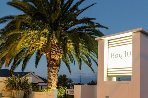 Bay 10 Accommodation - Mackay Tourism 1
