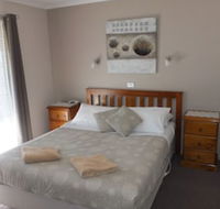 Lakes Entrance Country Cottages - Mackay Tourism