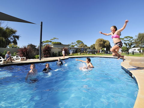 NRMA Eastern Beach Holiday Park - Mackay Tourism 1