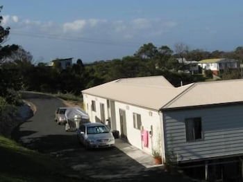 Lookout Holiday Units - Mackay Tourism 0