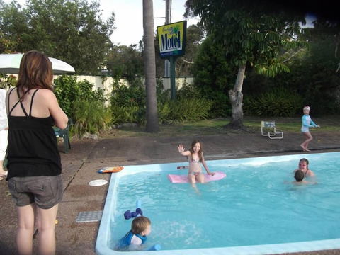 Corlette Palms Motor Inn - Mackay Tourism 0