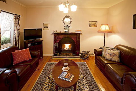 Trinity Cottage - Mackay Tourism 3