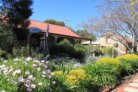 Langmeil Cottages - Mackay Tourism 4