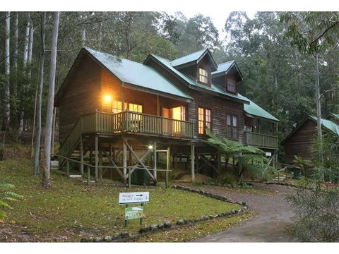 Barrington Wilderness Cedar Lodge Accommodation - Mackay Tourism 1