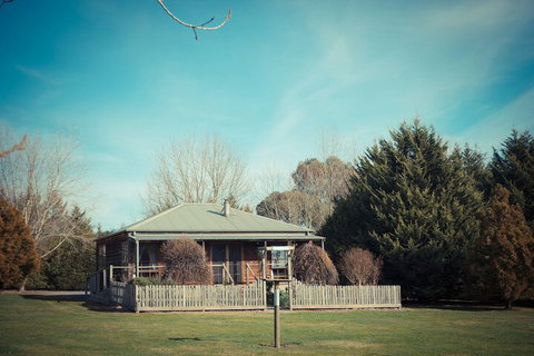 Sanctuary Park Cottages - Mackay Tourism 1