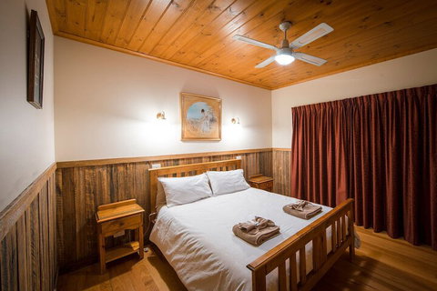 Sanctuary Park Cottages - Mackay Tourism 6