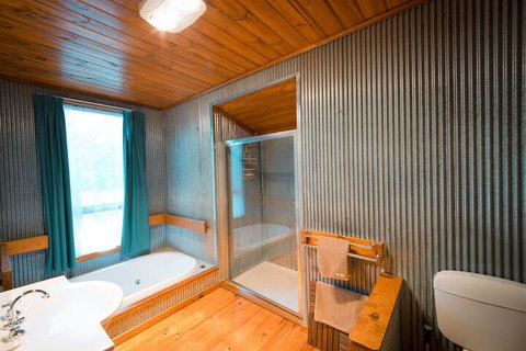 Sanctuary Park Cottages - Mackay Tourism 5