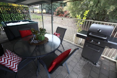 One Tree Bed & Breakfast - Mackay Tourism 5