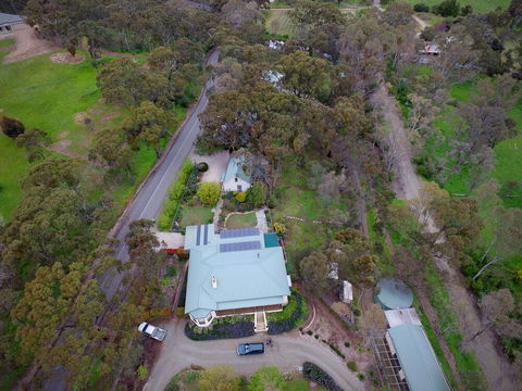 St Helens Country Cottages - Mackay Tourism 0