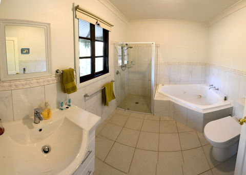 St Helens Country Cottages - Mackay Tourism 5