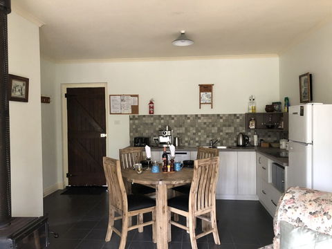 St Helens Country Cottages - Mackay Tourism 3
