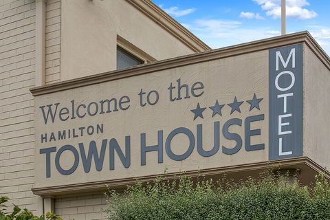 Hamilton Town House Motel - Mackay Tourism 3