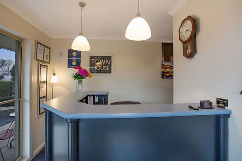 Hamilton Town House Motel - Mackay Tourism 1