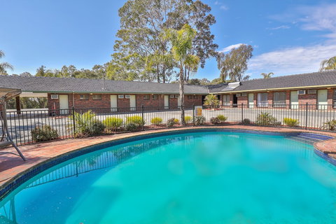 Two Rivers Motel - Mackay Tourism 3