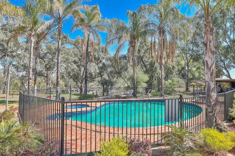 Two Rivers Motel - Mackay Tourism 4