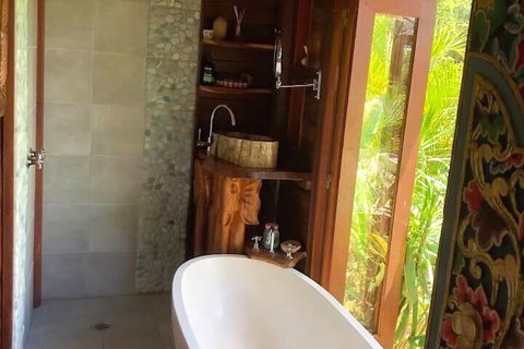 Silk Pavilions Glamping - Mackay Tourism 3