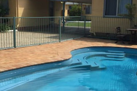 Park Beach Cabins - Mackay Tourism 0