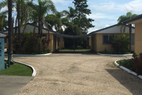 Park Beach Cabins - Mackay Tourism 1